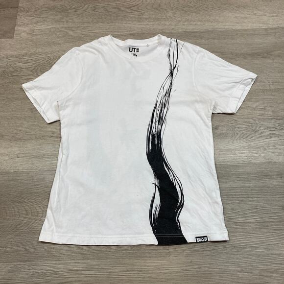 Uniqlo Hunter x Hunter HXH Gon Shirt XS Shonen Jump 50th Anniversary - Picture 2 of 11